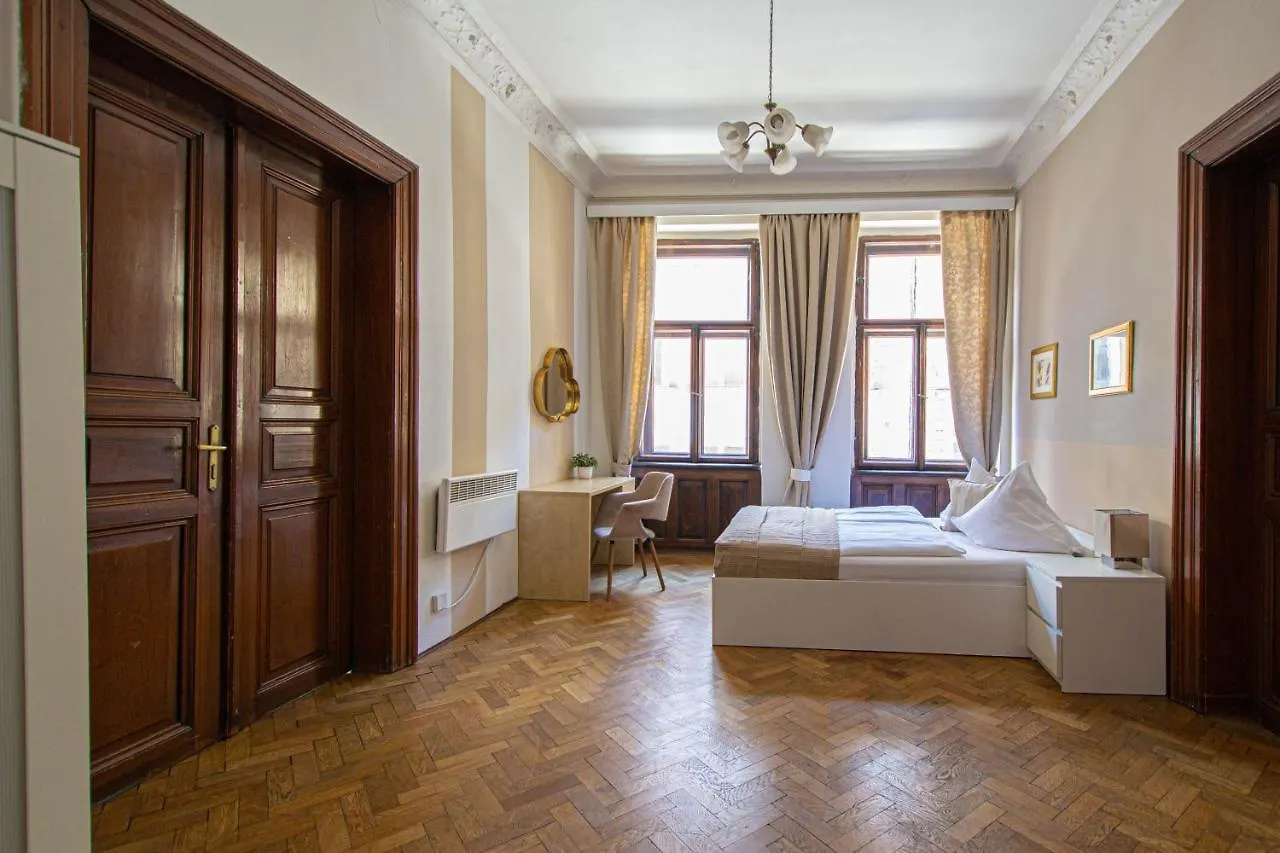 For Celebrations Spacious 3Bdr Apartment With Balcony Praga