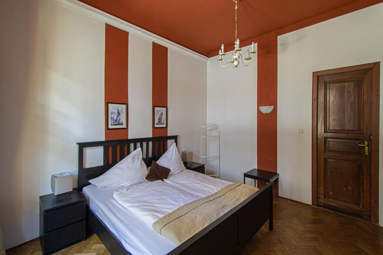 For Celebrations Spacious 3Bdr Apartment With Balcony Praga