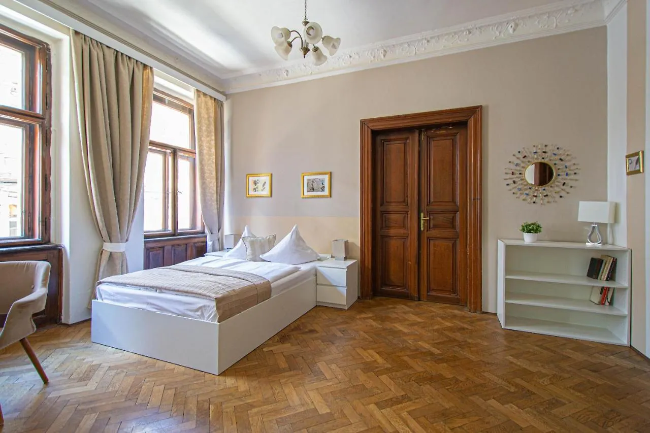 For Celebrations Spacious 3Bdr Apartment With Balcony Praga