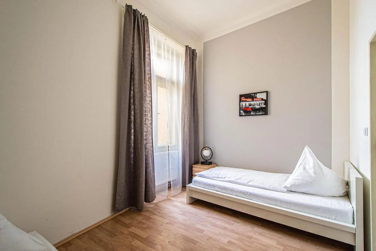 For Celebrations Spacious 3Bdr Apartment With Balcony Praga