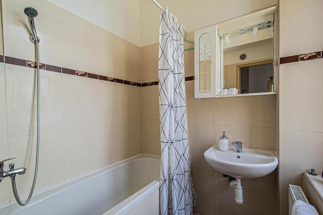 For Celebrations Spacious 3Bdr Apartment With Balcony Praga