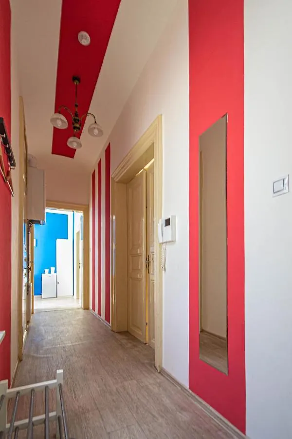 For Celebrations Spacious 3Bdr Apartment With Balcony Praga
