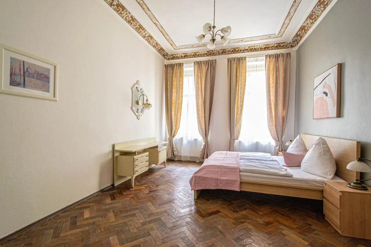 For Celebrations Spacious 3Bdr Apartment With Balcony Praga