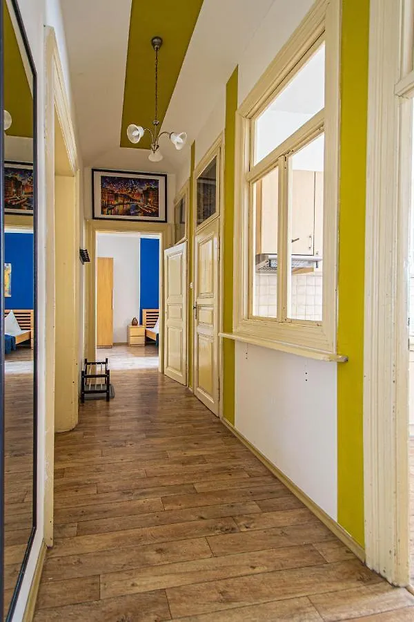 For Celebrations Spacious 3Bdr Apartment With Balcony Praga 0*,