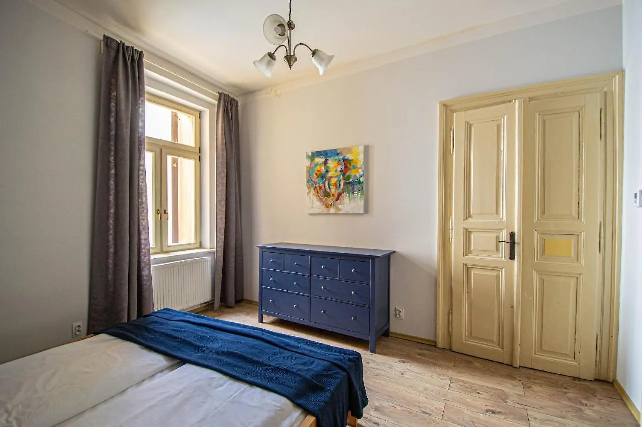 For Celebrations Spacious 3Bdr Apartment With Balcony Praga