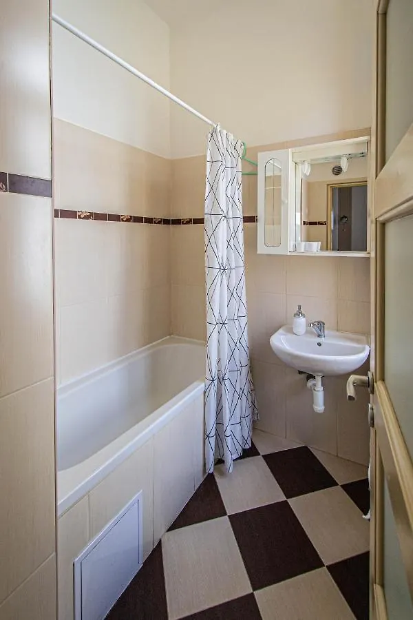For Celebrations Spacious 3Bdr Apartment With Balcony Praga