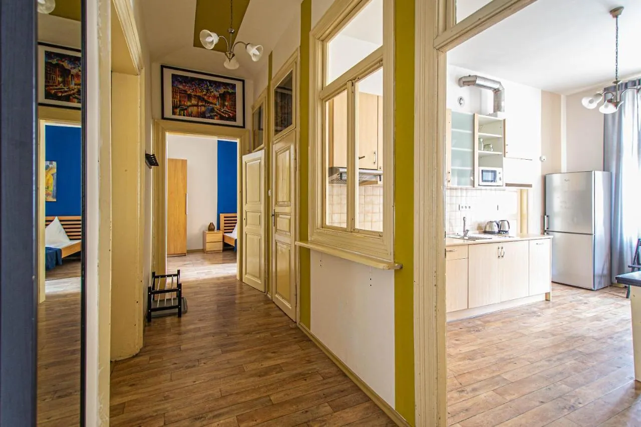 For Celebrations Spacious 3Bdr Apartment With Balcony Praga