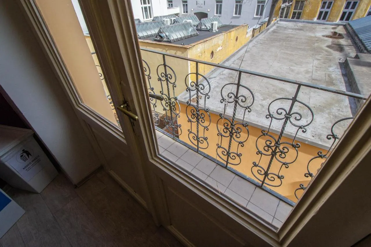 For Celebrations Spacious 3Bdr Apartment With Balcony Praga Repubblica Ceca
